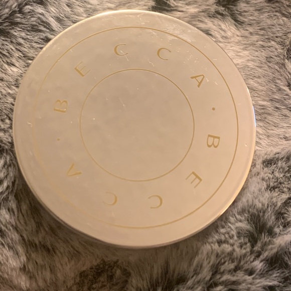BECAA COSMETICS- LOOSE POWDER HYDRA MIST AND SET AND REFRESH POWDER - Picture 6 of 7